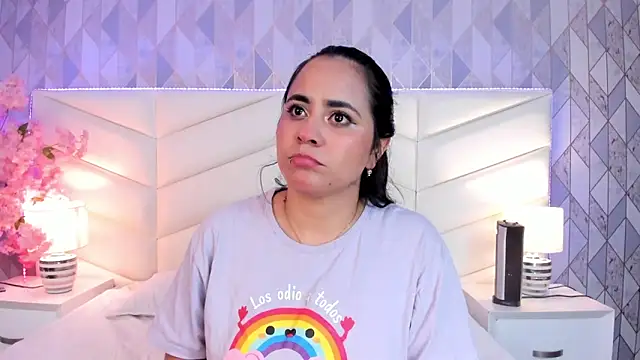 Brenda Garcia online show from 4, 3, 2025