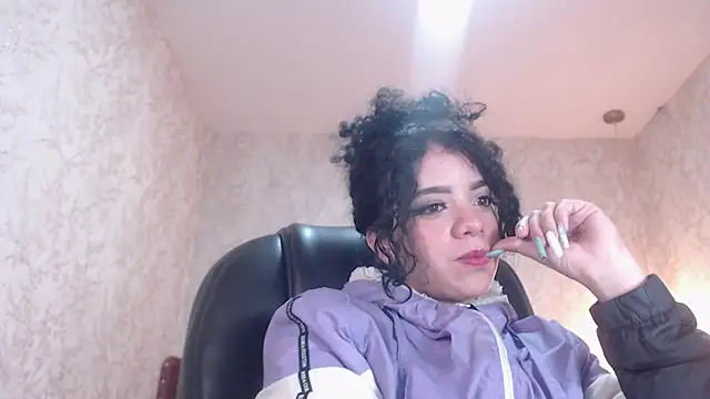 EmmaCowperr online show from 13, 1, 2025