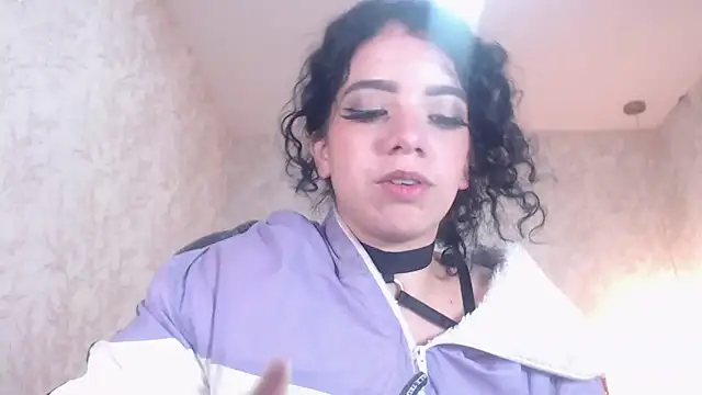 EmmaCowperr online show from 13, 1, 2025