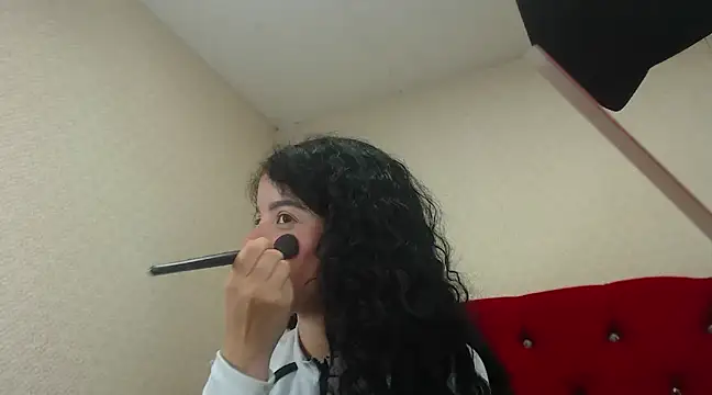 EmmaCowperr online show from 5, 2, 2025