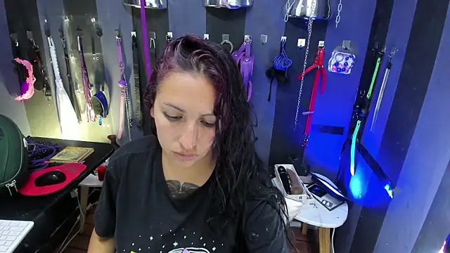 LucyStrike  online show from 15, 10, 2025