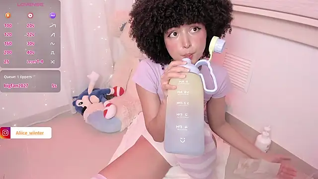 Snapshot of Alice_winter_ chatting on 25, 6, 2026 Alice winter online show from 25, 6, 2026