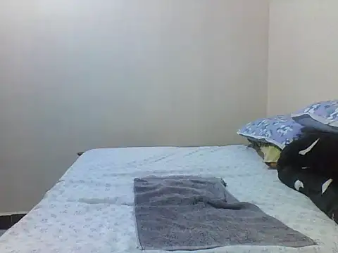 Snapshot of princess-cutie12 chatting on 4, 10, 2025 princess-cutie12 online show from 4, 10, 2025