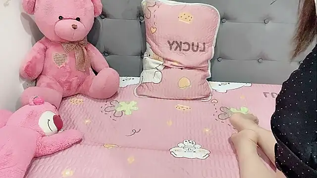 Snapshot of Funikio chatting on 22, 10, 2025 Funikio online show from 22, 10, 2025