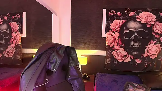 EvaaFoxxy1 online show from 6, 4, 2026