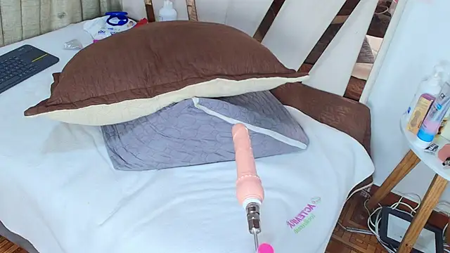 Zoe Curvy online show from 25, 9, 2025