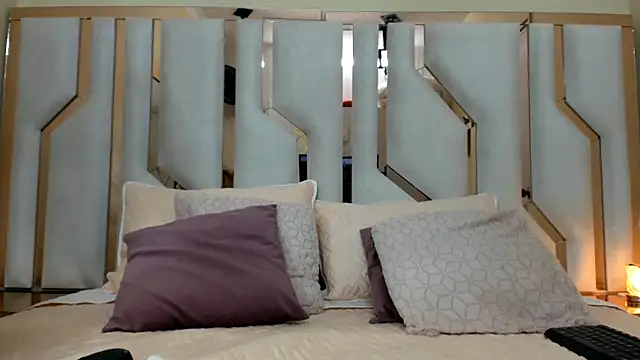 TifanyChill online show from 10, 1, 2025