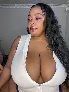 Snapshot of Katamia25 chatting on 9, 2, 2025 Katamia25 online show from 9, 2, 2025