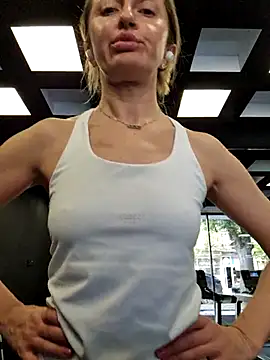 Miss    Mia  online show from 17, 11, 2025