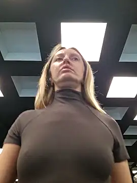 Miss    Mia  online show from 17, 12, 2025