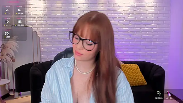 Snapshot of CorinneRusso chatting on 13, 1, 2025 CorinneRusso online show from 13, 1, 2025