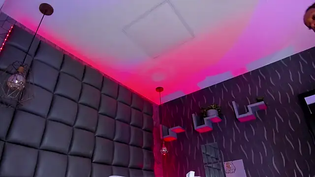 megan woll online show from 21, 4, 2026