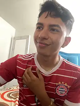 Leonarrrd 01 online show from 17, 12, 2024