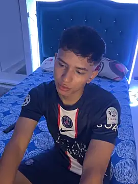 Leonarrrd 01 online show from 18, 1, 2025