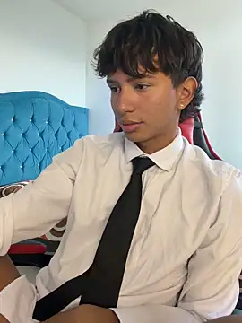 Leonarrrd 01 online show from 1, 12, 2025