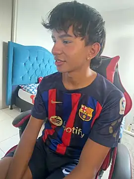 Snapshot of Leonarrrd_01 chatting on 4, 12, 2025 Leonarrrd 01 online show from 4, 12, 2025