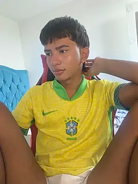 Snapshot of Leonarrrd_01 chatting on 16, 12, 2025 Leonarrrd 01 online show from 16, 12, 2025