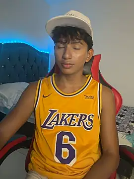 Snapshot of Leonarrrd_01 chatting on 2, 2, 2026 Leonarrrd 01 online show from 2, 2, 2026