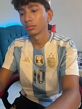 Snapshot of Leonarrrd_01 chatting on 3, 2, 2026 Leonarrrd 01 online show from 3, 2, 2026