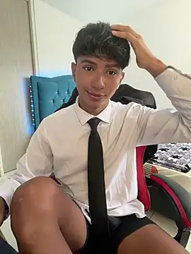 Snapshot of Leonarrrd_01 chatting on 1, 3, 2026 Leonarrrd 01 online show from 1, 3, 2026