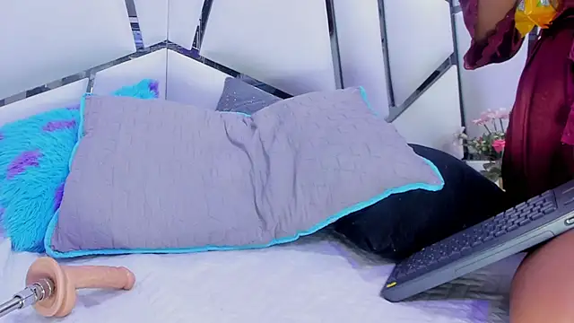  aurora18  online show from 13, 3, 2025