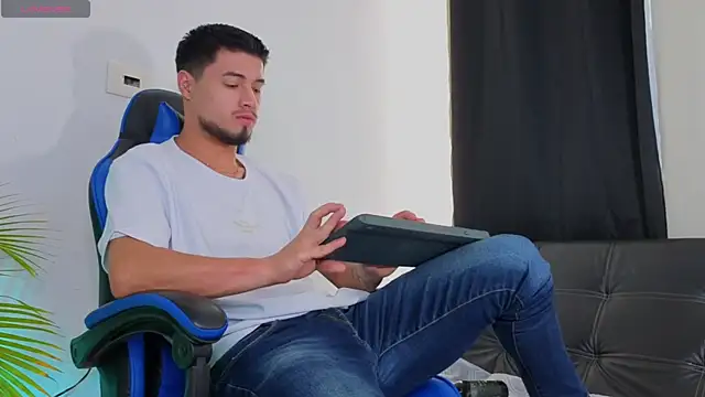 EdwardRoss  online show from 11, 11, 2025