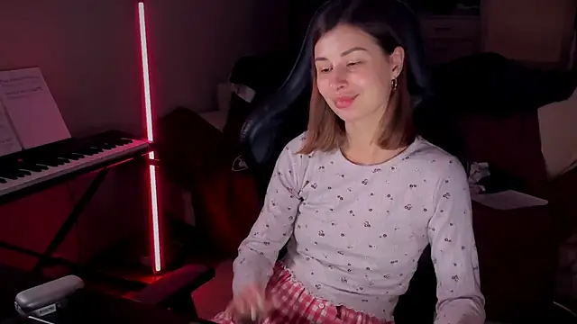 CallMeKira online show from 8, 1, 2025