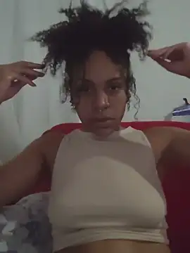 Snapshot of Julia_Pretinha chatting on 27, 10, 2025 Julia Pretinha online show from 27, 10, 2025