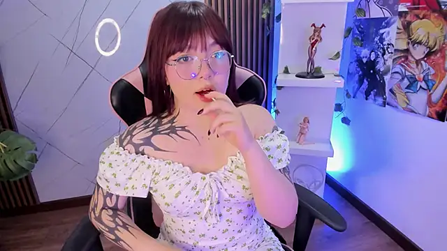 Snapshot of Fluffy_Bubble21 chatting on 17, 2, 2025 Fluffy Bubble21 online show from 17, 2, 2025
