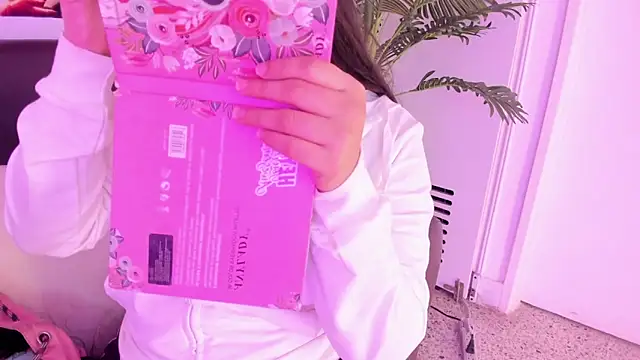 Miia Thompsonn online show from 27, 12, 2024