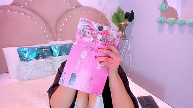 Miia Thompsonn online show from 30, 9, 2025