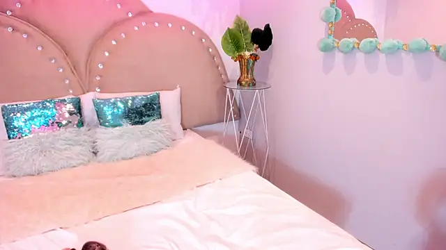 Miia Thompsonn online show from 1, 10, 2025