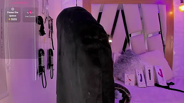 Snapshot of ary_cooper_ chatting on 4, 3, 2025 ary cooper online show from 4, 3, 2025