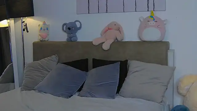 CassKiera online show from 6, 11, 2025