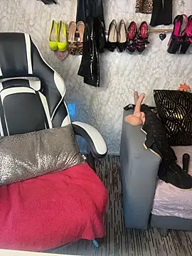 Luiza Hammer online show from 8, 6, 2026