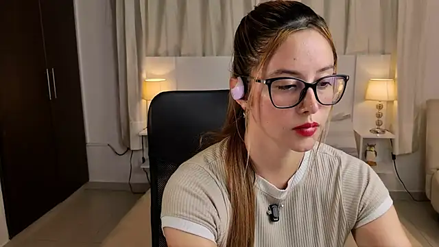 Snapshot of alliee_mod chatting on 18, 7, 2026 alliee mod online show from 18, 7, 2026