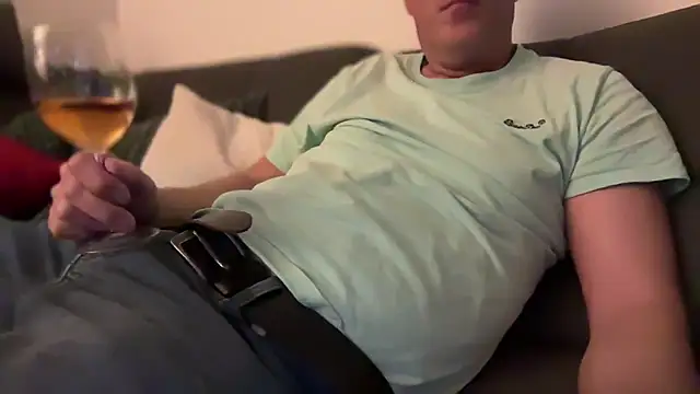 Snapshot of devils-son chatting on 22, 10, 2025 devils-son online show from 22, 10, 2025