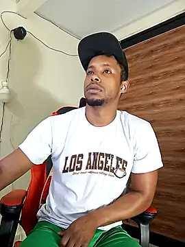 AlejoKhalifa  online show from 30, 9, 2025