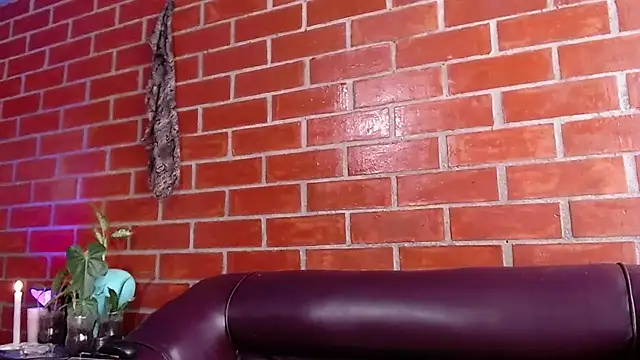 Snapshot of Trix_fiore_oficial chatting on 5, 4, 2026 Trix fiore oficial online show from 5, 4, 2026