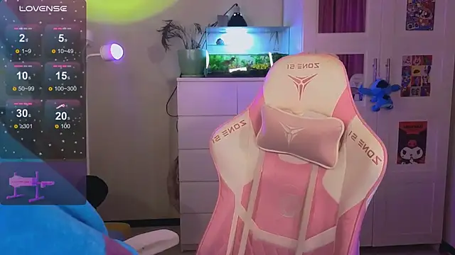 Britney Lynch online show from 4, 12, 2025