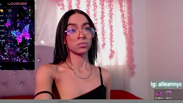 Snapshot of Alleanys_Cristal chatting on 20, 2, 2025 Alleanys Cristal online show from 20, 2, 2025