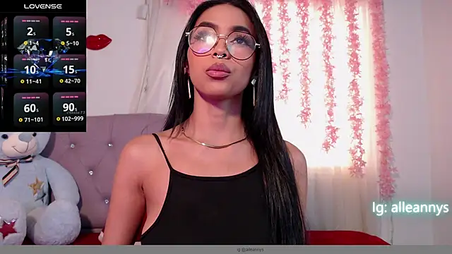 Snapshot of Alleanys_Cristal chatting on 3, 3, 2025 Alleanys Cristal online show from 3, 3, 2025