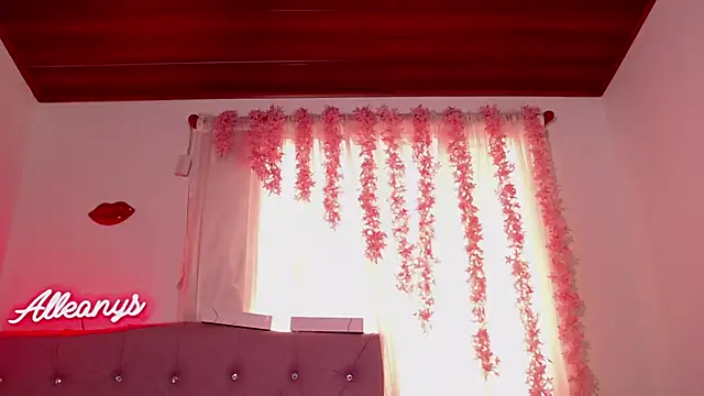 Snapshot of Alleanys_Cristal chatting on 24, 9, 2025 Alleanys Cristal online show from 24, 9, 2025