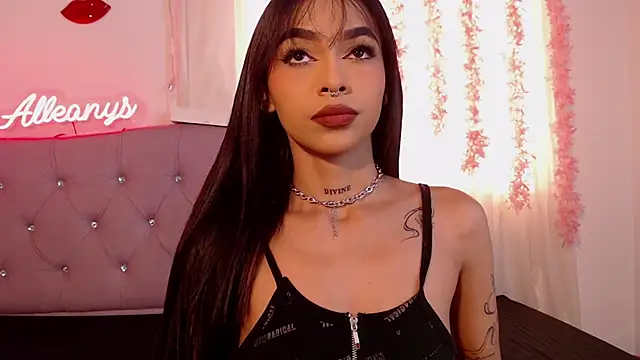 Snapshot of Alleanys_Cristal chatting on 8, 10, 2025 Alleanys Cristal online show from 8, 10, 2025