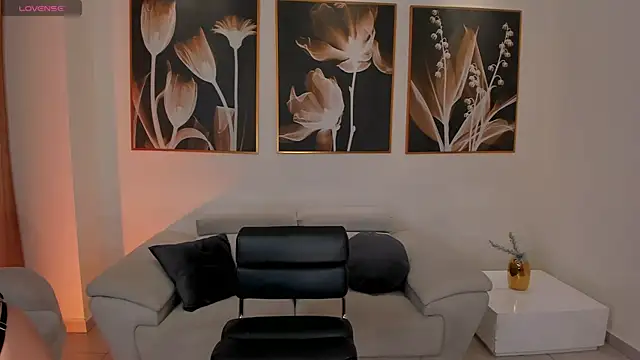 GigiLee  online show from 31, 12, 2024