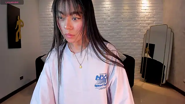 GigiLee  online show from 4, 1, 2025