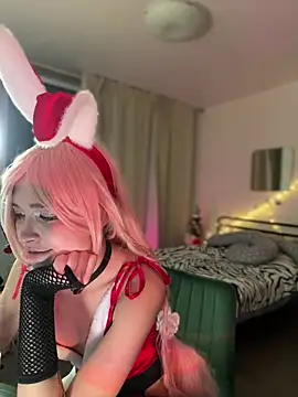 Evangeline Lawrence  online show from 27, 12, 2024