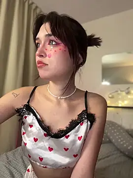 Evangeline Lawrence  online show from 20, 3, 2025