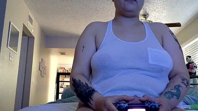 Snapshot of honeeyyy_pot chatting on 27, 10, 2025 honeeyyy pot online show from 27, 10, 2025