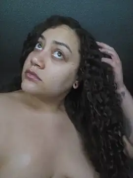 Snapshot of honeeyyy_pot chatting on 12, 11, 2025 honeeyyy pot online show from 12, 11, 2025